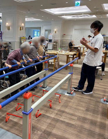 手先を使うレクリエーション風景