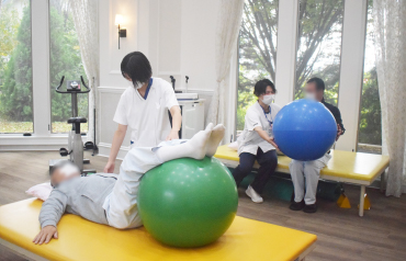 理学療法士によるリハビリ１